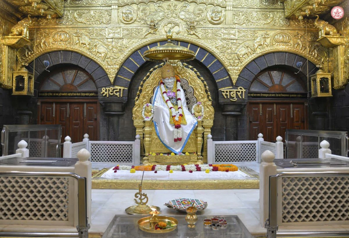 Shirdi Sai Baba Samadhi Mandir — Pune to Shirdi cab package
